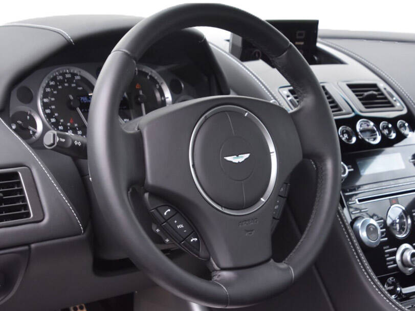 أستون مارتن فيراج Interior 