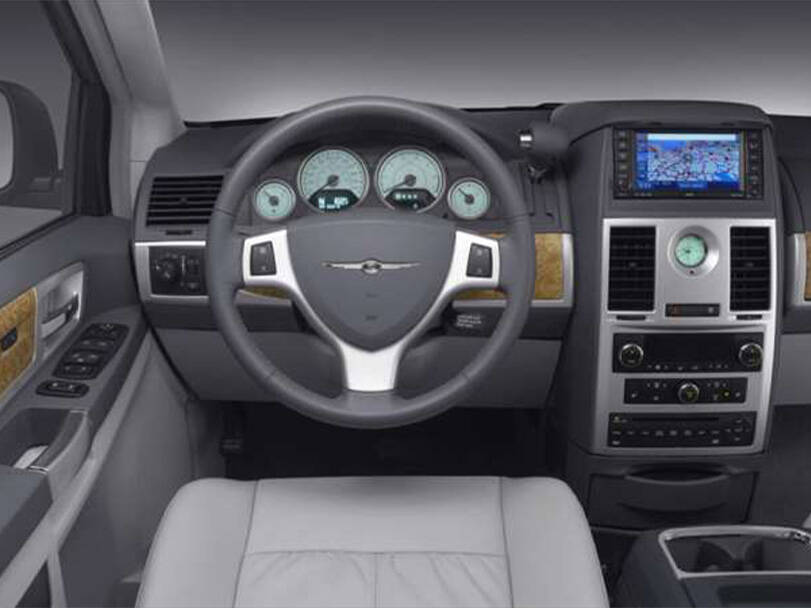 كرايسلر جراند فوياجر Interior 