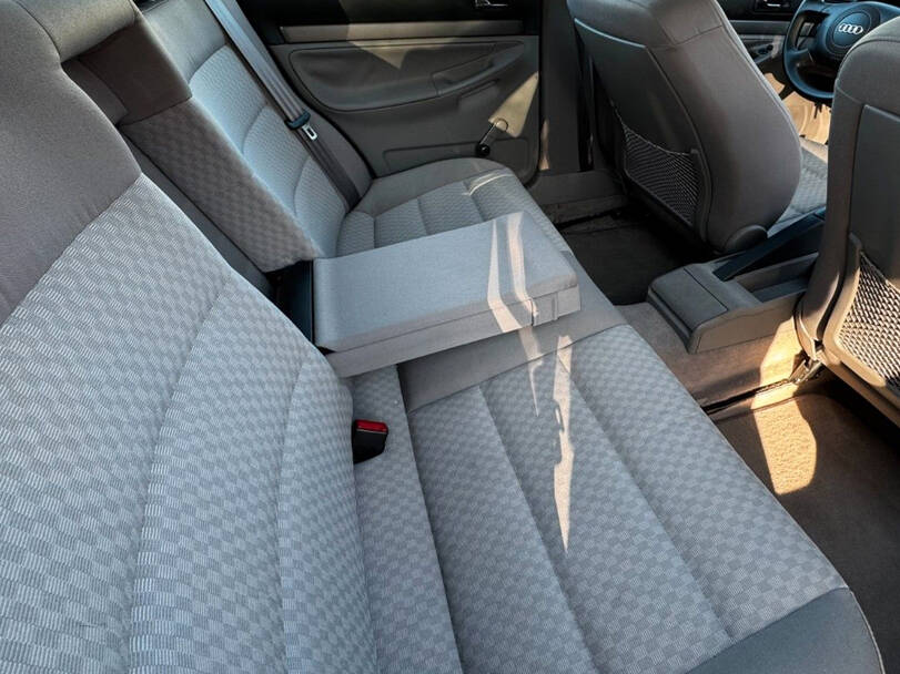 أودي A4 الجيل الثاني Interior 