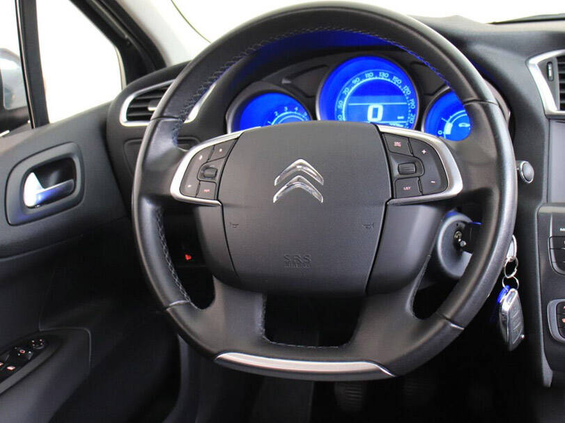سيتروين سي ٤ Interior 