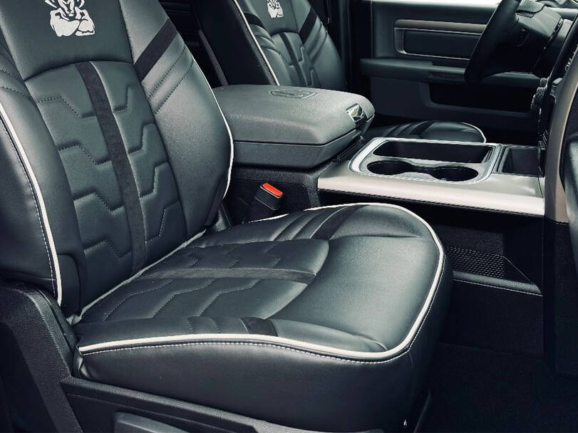 دودج رام Interior 