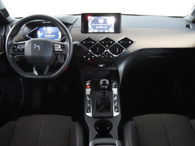 دي إس ٣ كروس باك Interior 