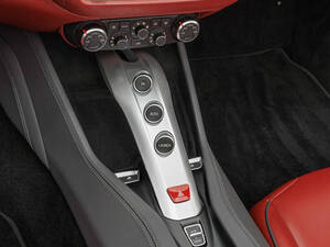 فيراري كاليفورنيا T الداخلية 