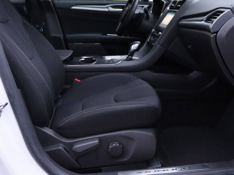 فورد مونديو الجيل الرابع Interior 