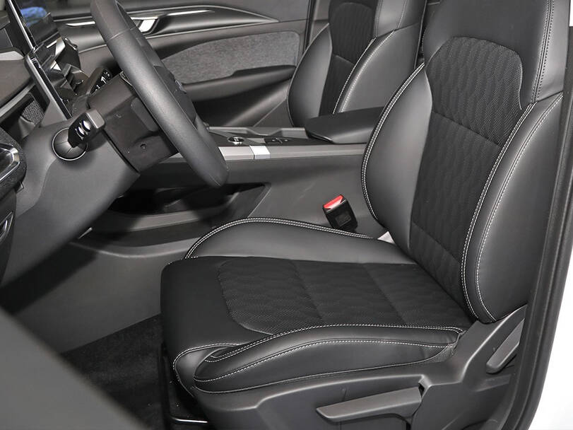 جيلي جيومتري سي 2025 Interior 