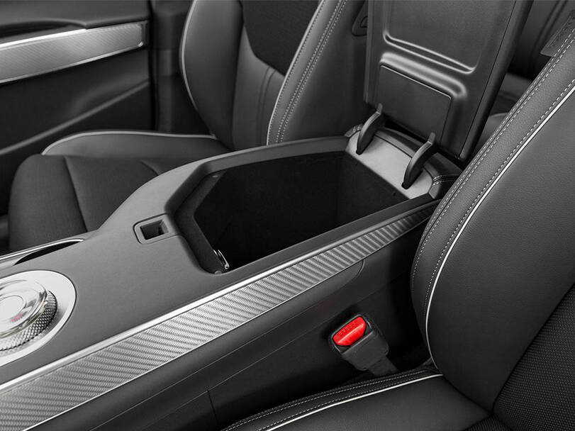 جينيسيس جي في ٧٠ Interior 