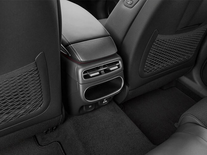 جينيسيس جي في ٧٠ Interior 