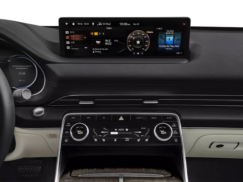 جينيسيس جي في ٨٠ Interior 