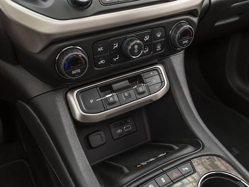 جي إم سي أكاديا Interior 