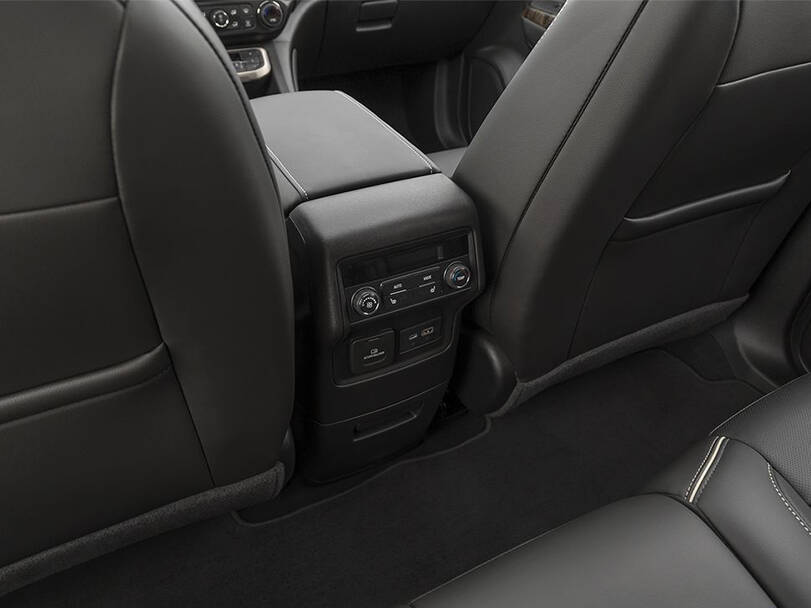 جي إم سي أكاديا Interior 