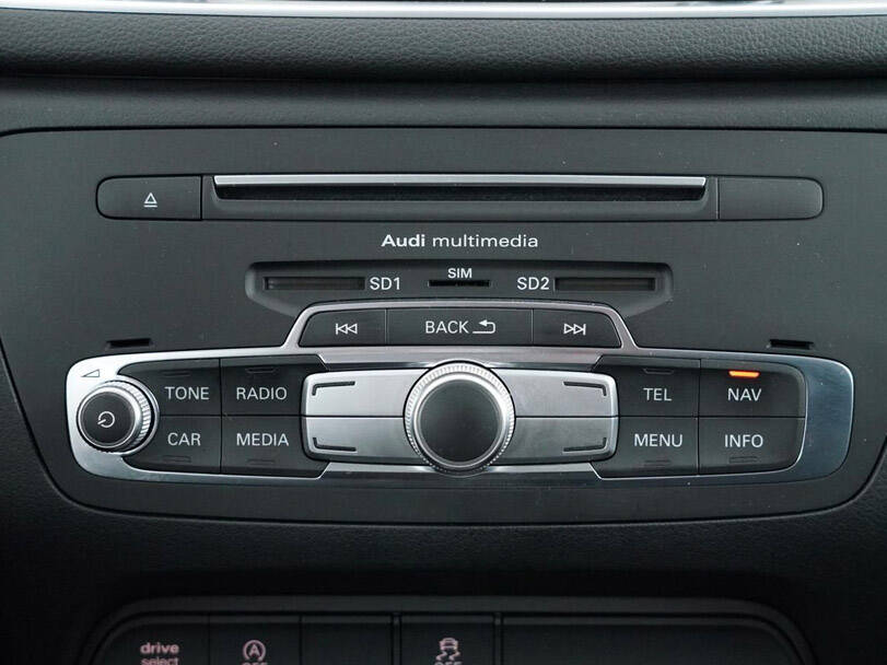 أودي آر إس كيو ٣ الجيل الأول (8U) Interior 