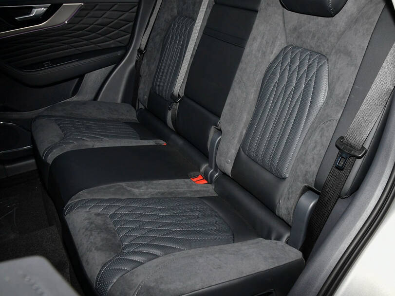 هونغتشي إتش إس ٥ Interior 