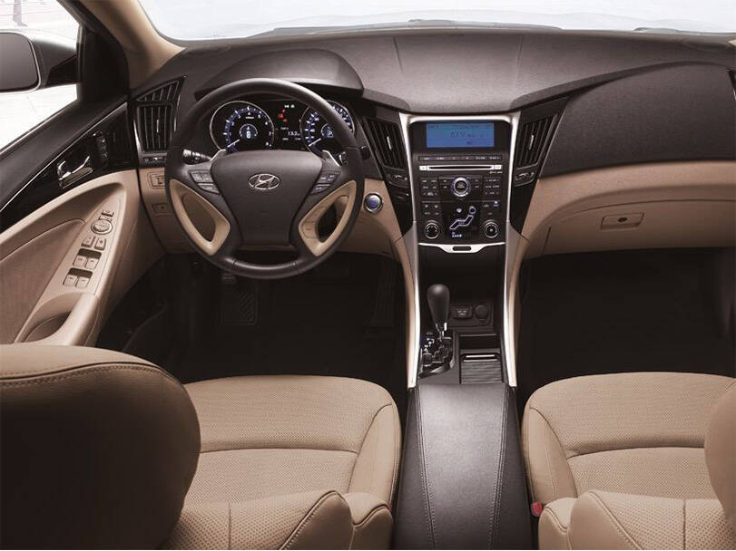 Hyundai Sonata 6th (YF) Generation Interior 