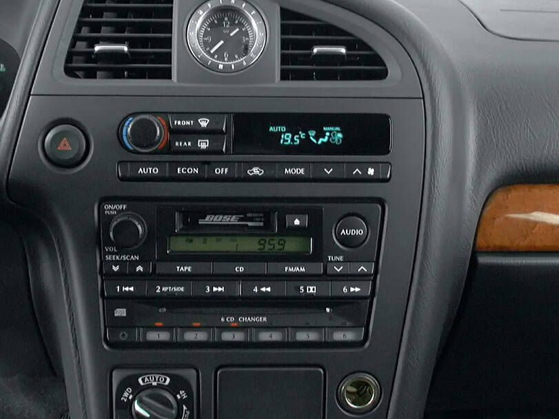 Infiniti QX4 Interior 