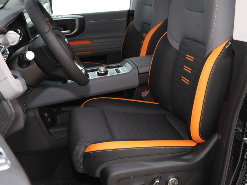 بايك بي جي ٤٠ 2025 Interior 