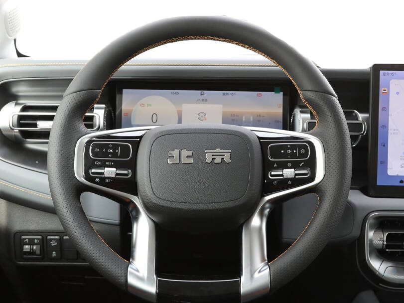 بايك بي جي ٤٠ 2025 Interior 