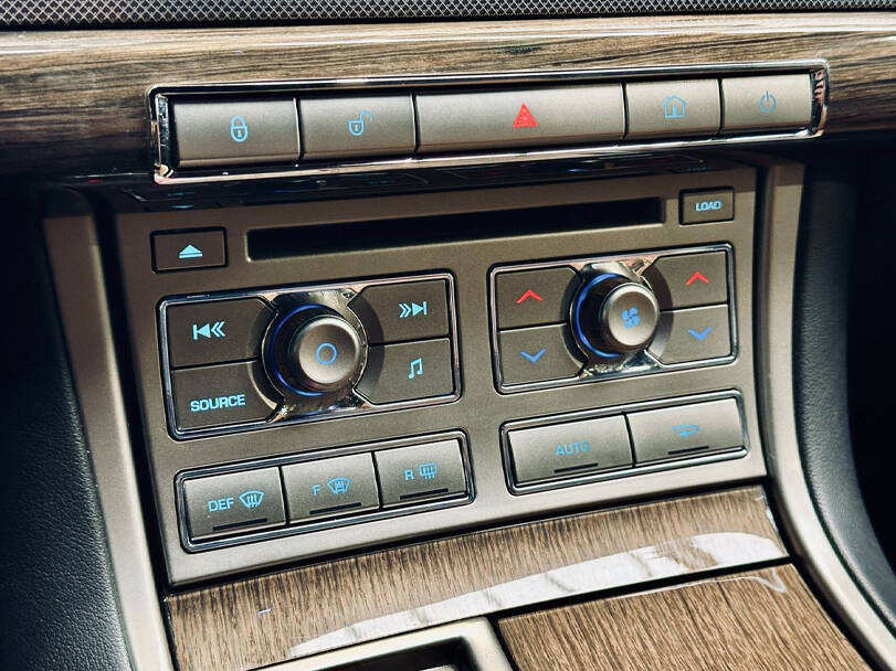 Jaguar XFR Interior 