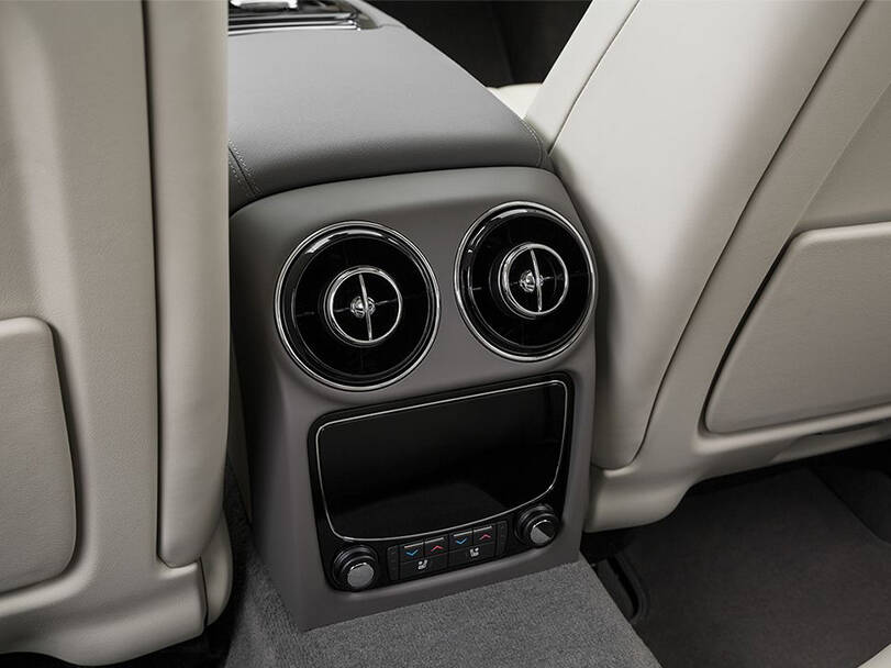 Jaguar XJ Interior 